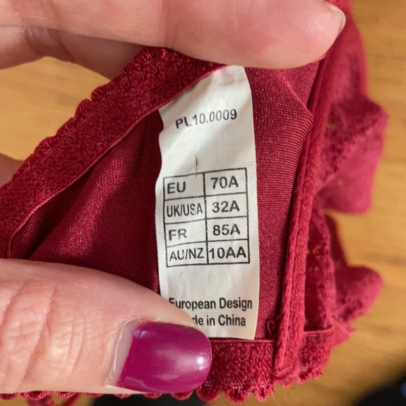 Red Lace Bra, Fred Segal, European design, 32A - Picture 4 of 5